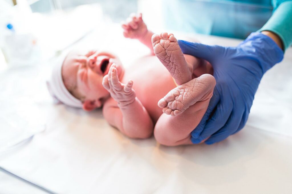 newborn baby toes at hospital
