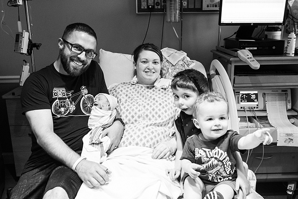 family at hospital, new baby sister